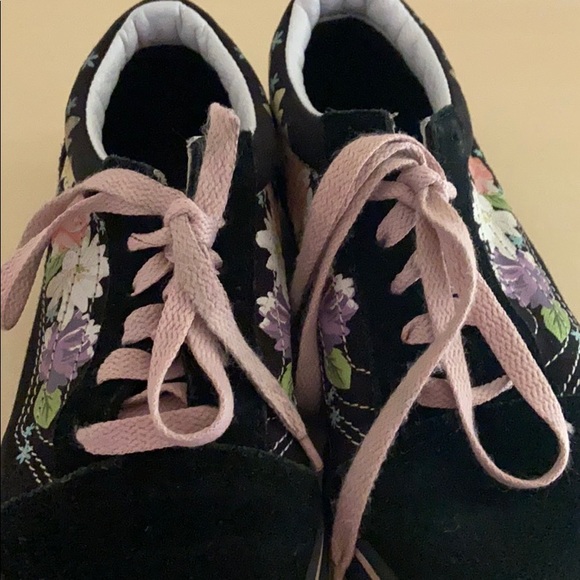 Vans - Picture 4 of 5